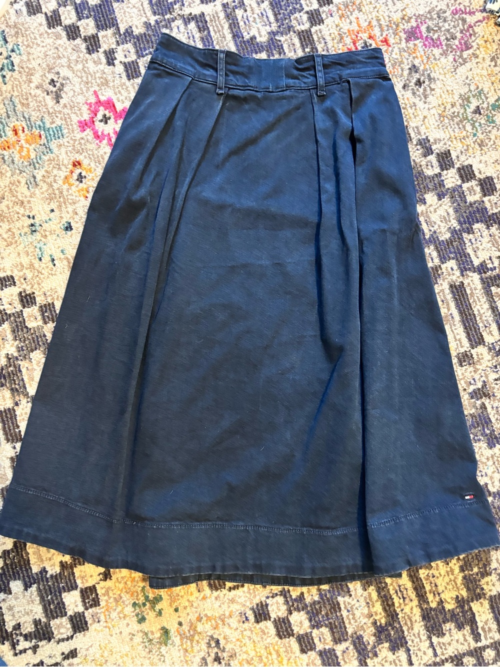 Tommy Hilfiger navy midi skirt- size 4